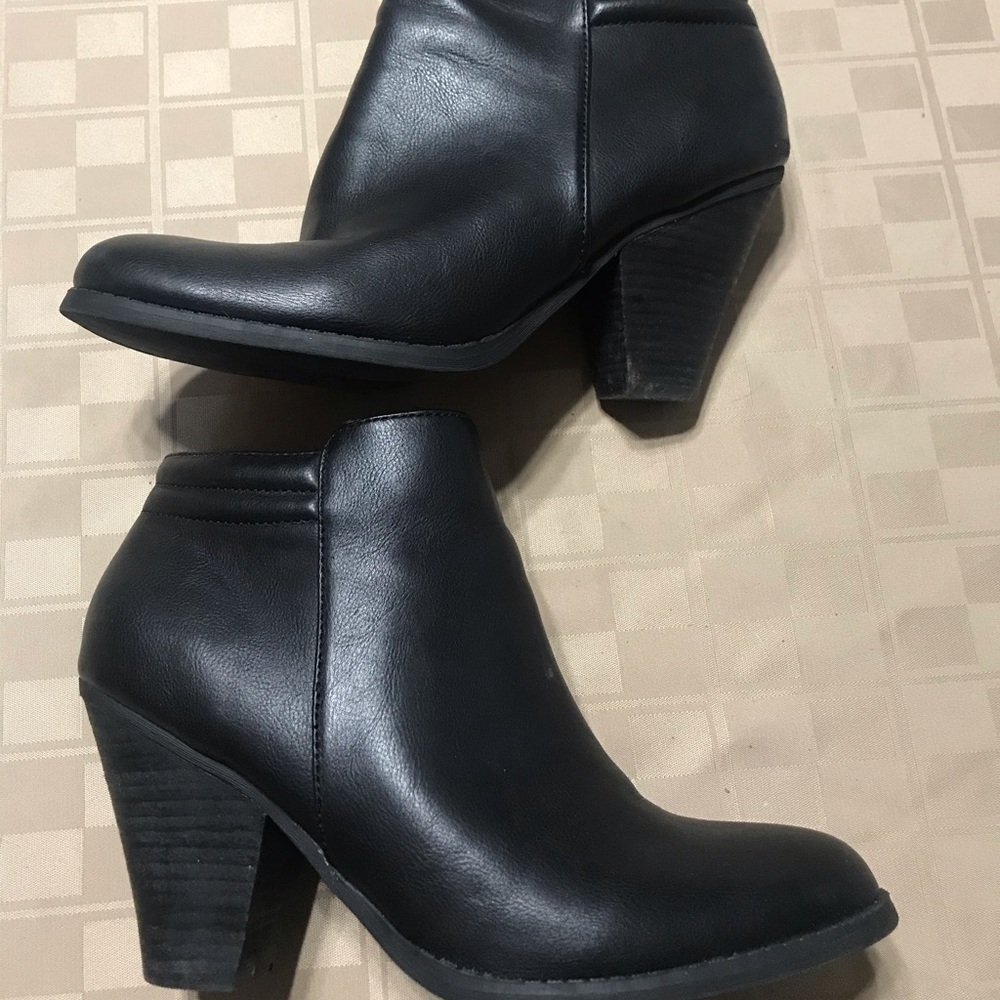 MIA‎ LUCE BLACK ANKLE BOOTS 4” HEEL SIDE ZIPPER EUC